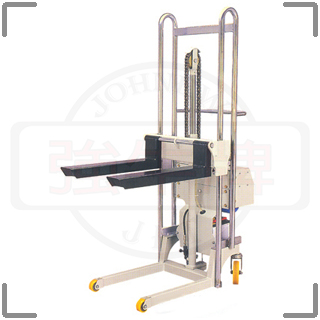 強牛牌白色的TFJ半電動迷你堆高機正面